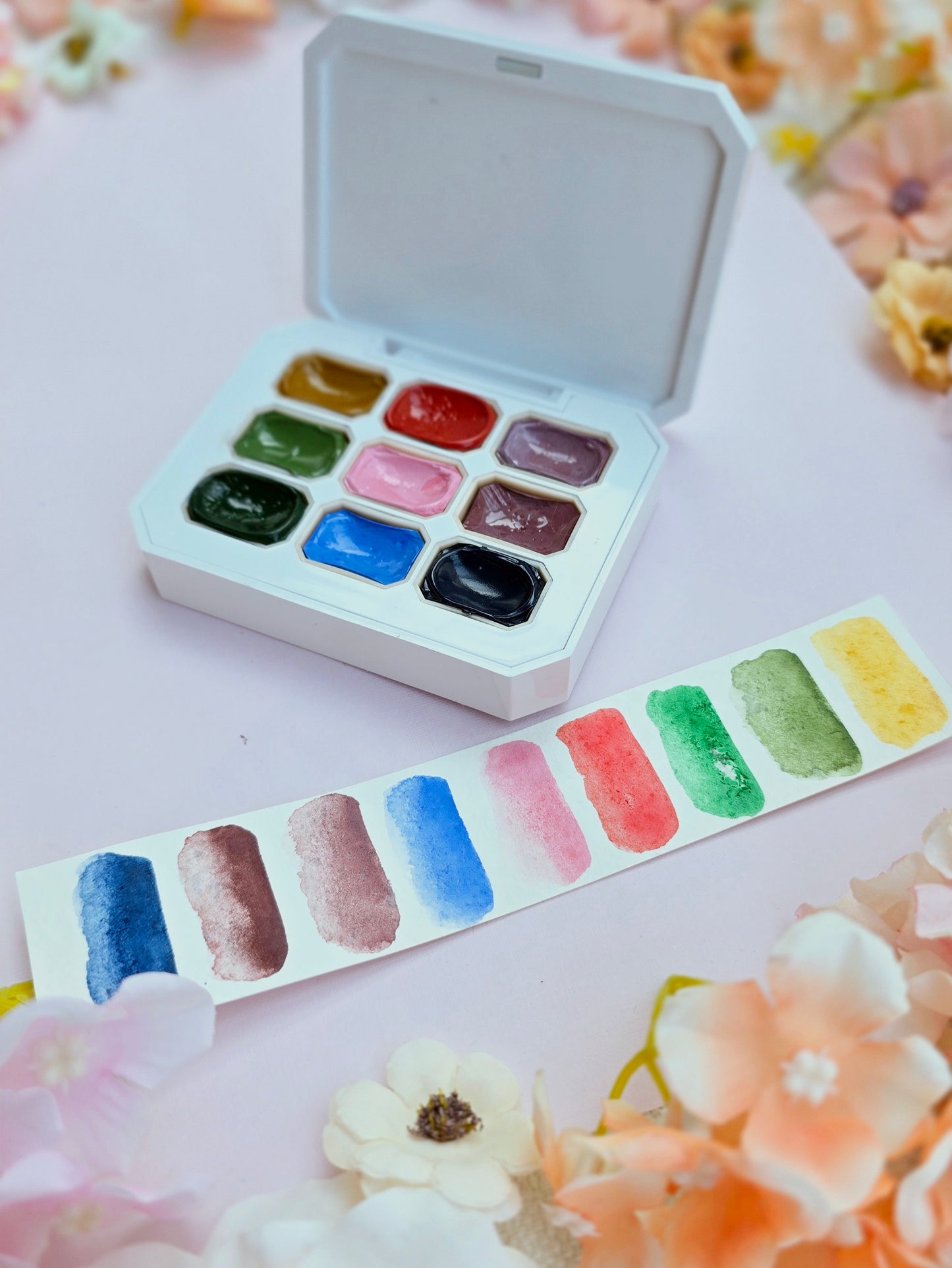 MNcolors Set: Around the World: Traveler Set - 9 Farben in einer kompakten Box - handgemachte Aquarellfarben