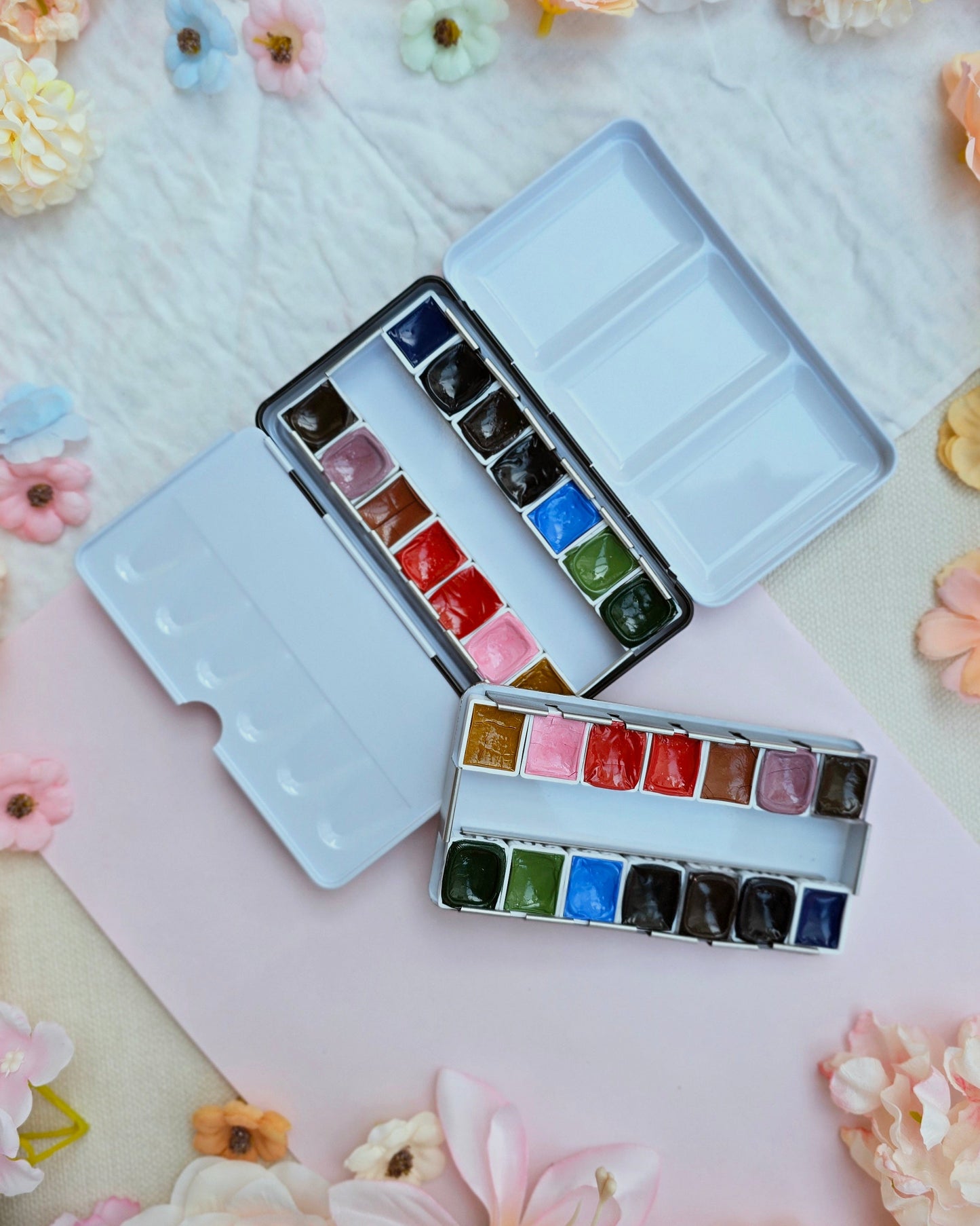 MNcolors-Set: Around the World 14 x 1/2 Napf inkl. Metallkasten - handgemachte Aquarellfarben